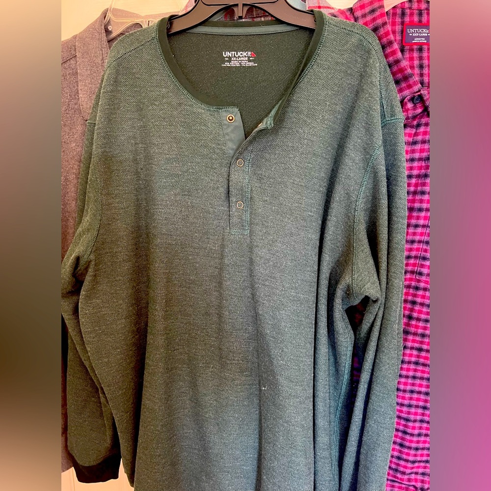 Mens Untuckit Henley style shirt, XXL green; good condition, worn once